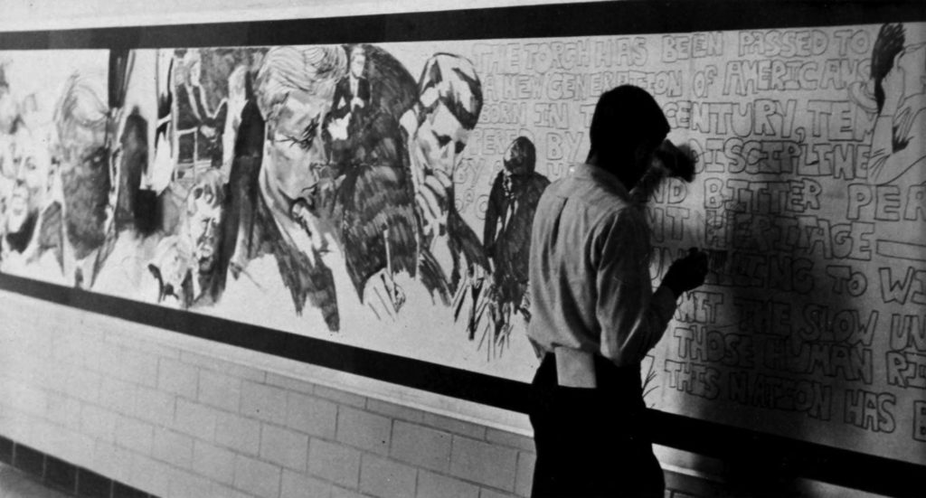 約翰·弗里德曼65歲（John Friedman '2008）為學校紀念肯尼迪（JFK）逝世一周年而完成了他的壁畫。 這些年來，壁畫已成為WL的特色。 它於XNUMX年恢復。
